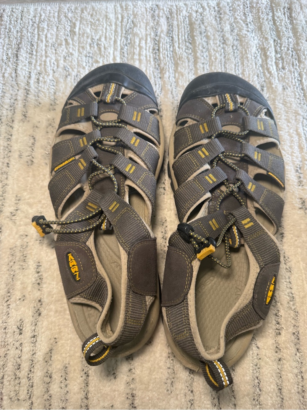 KEEN Gray Outdoor Sandals with Yellow Accents
MENS SIZE 45